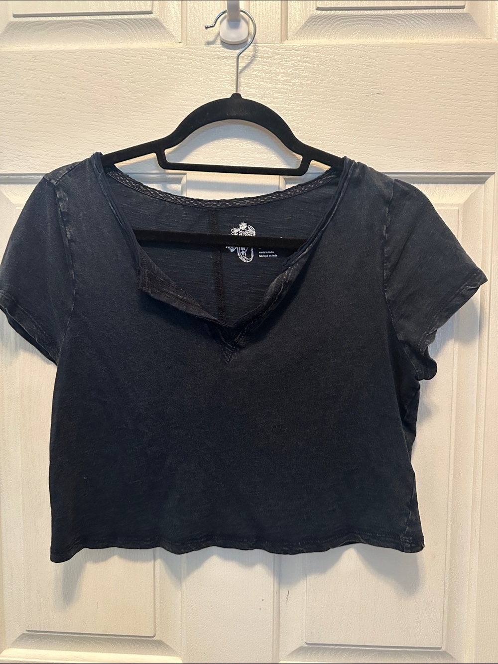 Anthropologie Pilcro Washed Black V‑Neck Short Sleeve Crop Top Size Medium